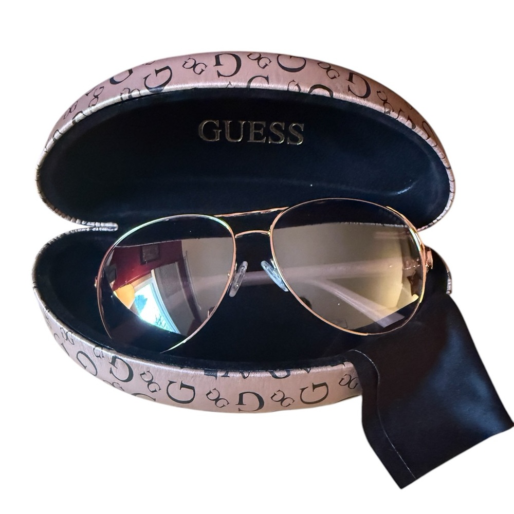 EUC Guess Rose Gold Aviator Sunglasses w/ Case